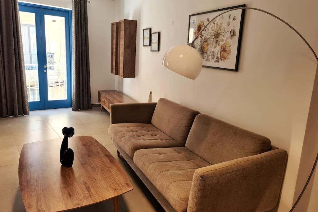 Cozy Inside.City & Beach Outside Apartment Слима Екстериор снимка